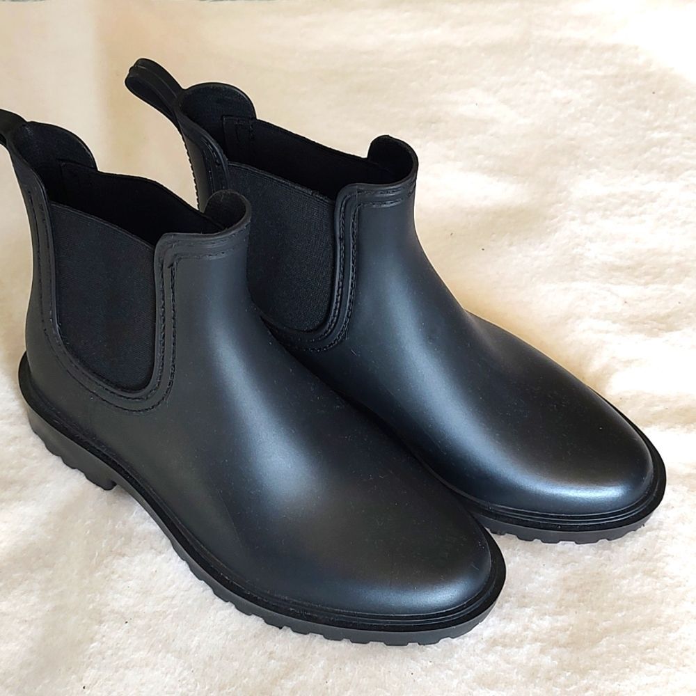 Old Navy ankle rain boots Size 6